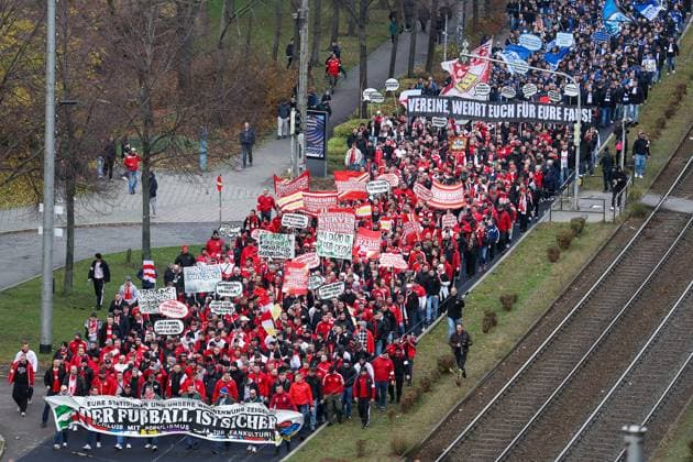 Fandemo am 16.11.2025 in Leipzig - Der Fußball ist sicher Eure Statistiken und unsere Warnhemnung zeigen - Der Fußball ist sicher - Schluss mit Populismus - Ja zur Fankultur Demo