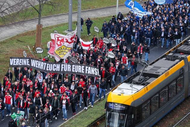 Fandemo am 16.11.2025 in Leipzig - Der Fußball ist sicher Eure Statistiken und unsere Warnhemnung zeigen - Der Fußball ist sicher - Schluss mit Populismus - Ja zur Fankultur Demo