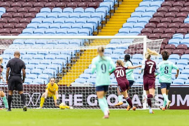 Aston Villa Women v London City Lionnesses Women s Super League 16 11 2025. GOAL scores 1-1 Aston Villa Women midfielder Kirsty Hanson (20) shoots at goal and scoresv during the Women s Super League match between Aston Villa Women and London City Lionnesses at Villa Park, Birmingham, England on 16 November 2025. Editorial use only DataCo restrictions apply See www.football-dataco.com , Copyright: xManjitxNarotrax PSI-23214-0009