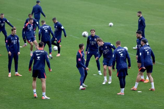 Training session of Croatia National football Team Players warm up during Croatia training session ahead FIFA World Cup, WM, Weltmeisterschaft, Fussball qualifier match between Croatia and Montenegro at HNK Rijeka Stadium on November 16, 2025 in Rijeka, Croatia. Croatia will play against Montenegro on November 17.  NelxPavletic PIXSELL