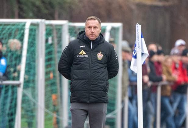 Fußball, Herren, Saison 2025 26, COSY-WASCH Landespokal Berlin (Achtelfinale), BSV Eintracht Mahlsdorf - BFC Dynamo, Trainer Dennis Kutrieb (BFC Dynamo), 16.11. 2025, Copyright: xMatthiasxKochx