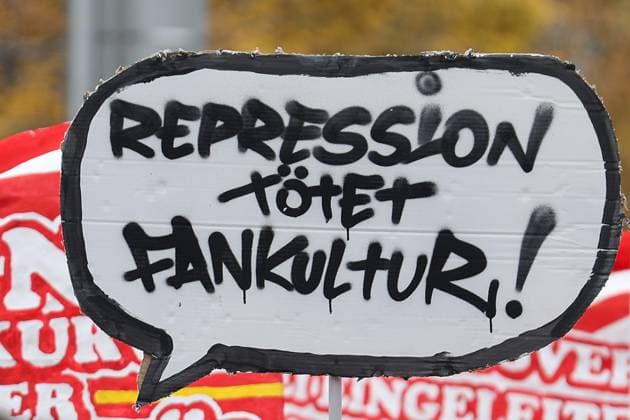Fandemo am 16.11.2025 in Leipzig - Der Fußball ist sicher Ja zur Fankultur Demo - Repression tötet Fankultur Plakat