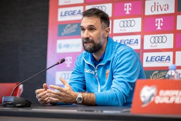 press conference, PK, Pressekonferenz of Montenegro National Football Team Head coach Mirko Vucinic speaks during the press conference on November 16, 2025 in Podgorica, Montenegro, ahead of the FIFA World Cup, WM, Weltmeisterschaft, Fussball 2026 qualifier match against Croatia. The football match between Montenegro and Croatia is on November 17.  StefanxIvanovic PIXSELL