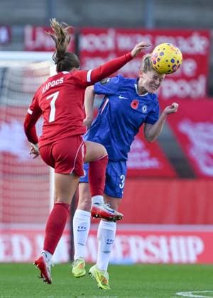 St Helens, England, 16th November 2025. Keira Walsh of Chelsea heads the ball during the Liverpool FC Women vs Chelsea Women Barclays Women s Super League match at the Totally Wicked Stadium, St Helens. Picture credit should read: Cody Froggatt Sportimage EDITORIAL USE ONLY. No use with unauthorised audio, video, data, fixture lists, club league logos or live services. Online in-match use limited to 120 images, no video emulation. No use in betting, games or single club league player publications. SPI_019_CF_LIVERPOOL_FC_WOMEN_V_CHELSEA_WOMEN SPI-4287-0020