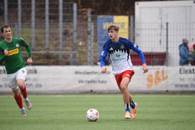 Fußball I Herren I Saison 2025 2026 I Regionalliga Nord I 19. Spieltag I Hamburger SV II U21, U 21 - HSC Hannover I 16.11.2025 Louis Pepe Lemke ( 24, HSV, U19-Spieler) (Nur zur redaktionellen Nutzung.) Hamburg Stadion Hoheluft, Lokstedter Steindamm 87 Hamburg Deutschland Copyright: xLobeca RobertoxSeidelx