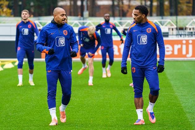 2025-11-16 Training session of the Netherlands national team, Nationalteam ZEIST, NETHERLANDS - NOVEMBER 16: Donyell Malen of Netherlands, Quinten Timber of Netherlands talking during the Training session of the Netherlands national team at KNVB Campus on November 16, 2025 in Zeist, Netherlands. Zeist KNVB Campus Netherlands Content not available for redistribution in The Netherlands directly or indirectly through any third parties. Copyright: xGabrielxCalvinoxAlonsox