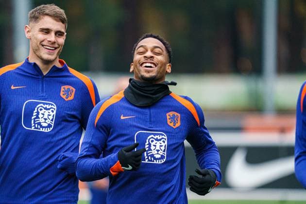 2025-11-16 Training session of the Netherlands national team, Nationalteam ZEIST, NETHERLANDS - NOVEMBER 16: Micky van de Ven of Netherlands, Jurrien Timber of Netherlands smiling during the Training session of the Netherlands national team at KNVB Campus on November 16, 2025 in Zeist, Netherlands. Zeist KNVB Campus Netherlands Content not available for redistribution in The Netherlands directly or indirectly through any third parties. Copyright: xGabrielxCalvinoxAlonsox