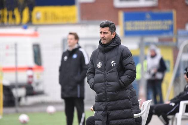 Fußball I Herren I Saison 2025 2026 I Regionalliga Nord I 19. Spieltag I Hamburger SV II U21, U 21 - HSC Hannover I 16.11.2025 Vural Tasdelen (HSC, Cheftrainer) (Nur zur redaktionellen Nutzung.) Hamburg Stadion Hoheluft, Lokstedter Steindamm 87 Hamburg Deutschland Copyright: xLobeca RobertoxSeidelx