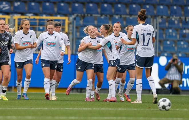 DEU, Wolfsburg, TSG Hoffenheim vs Eintracht Frankfurt, DFB-Pokal der Frauen, DFB, Saison 2526, Dietmar-Hopp-Stadion, Achtelfinale im Bild: Janna Grimm (Hoffenheim 26) erzielt das Tor zum 1:1, Jubel und Freude DFB DFL REGULATIONS PROHIBIT ANY USE OF PHOTOGRAPHS AS IMAGE SEQUENCES AND OR QUASI-VIDEO, 16.11.2025 Copyright: HMBxMedia HendrikxHamelau
