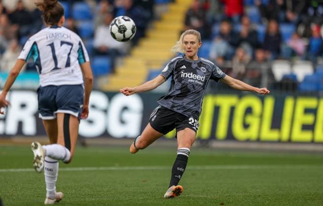 DEU, Wolfsburg, TSG Hoffenheim vs Eintracht Frankfurt, DFB-Pokal der Frauen, DFB, Saison 2526, Dietmar-Hopp-Stadion, Achtelfinale im Bild: Rebecka Blomqvist (Eintracht Frankfurt 28) erzielt das Tor zum 2:2 DFB DFL REGULATIONS PROHIBIT ANY USE OF PHOTOGRAPHS AS IMAGE SEQUENCES AND OR QUASI-VIDEO, 16.11.2025 Copyright: HMBxMedia HendrikxHamelau