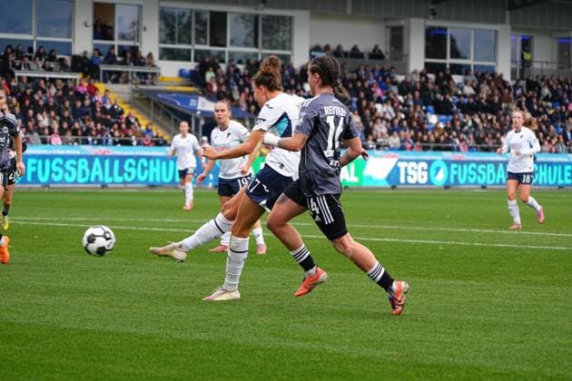 RECORD DATE NOT STATED Marie Steiner (19; TSG Hoffenheim Frauen) mit Ball im Strafraum, während Geraldine Reuteler (14; Eintracht Frankfurt) verteidigt und Valesca Ampoorter (18; TSG Hoffenheim Frauen) unterstützt DFB-Pokal der Frauen: TSG Hoffenheim gegen Eintracht Frankfurt, im Dietmar-Hopp Stadion in Hoffenheim. Ballaktion im Strafraum
