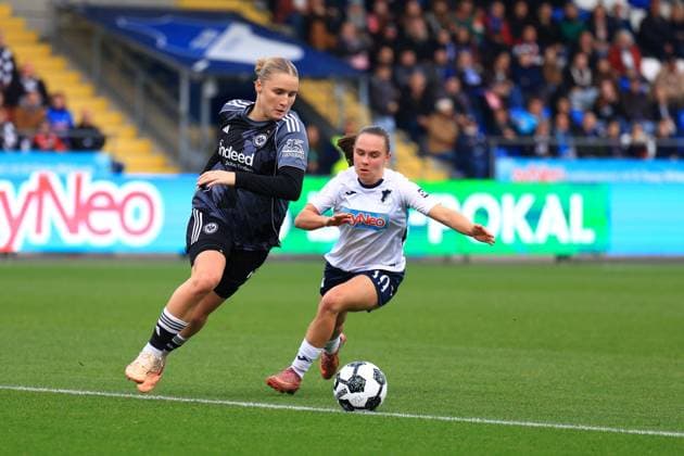 RECORD DATE NOT STATED Jella Veit (25; Eintracht Frankfurt) im Zweikampf mit Marie Steiner (19; TSG Hoffenheim Frauen) um den Ball DFB-Pokal der Frauen: TSG Hoffenheim gegen Eintracht Frankfurt, im Dietmar-Hopp Stadion in Hoffenheim. Zweikampf um Ball