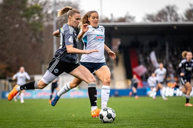 DFB-Pokal Frauen: TSG Hoffenheim - Eintracht Frankfurt; 16.11.2025 Lisann Kaut (4; TSG Hoffenheim Frauen) im Zweikampf mit Laura Freigang (10; Eintracht Frankfurt) um den Ball DFB-Pokal der Frauen: TSG Hoffenheim gegen Eintracht Frankfurt, im Dietmar-Hopp Stadion in Hoffenheim. Copyright: xBEAUTIFULxSPORTS Gelhardtx