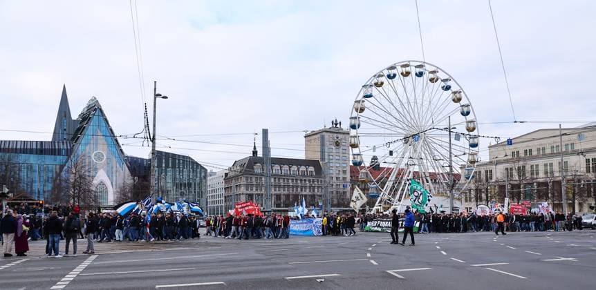 Fandemo in Leipzig Leipzig, 16.11.2025, Innenstadt, FUSSBALL FANDEMO , Der Fußball ist sicher! Ja zur Fankultur! Fan- und Ultraszenen aus ganz Deutschland demonstrieren gemeinsam für ihre Interessen. ,
