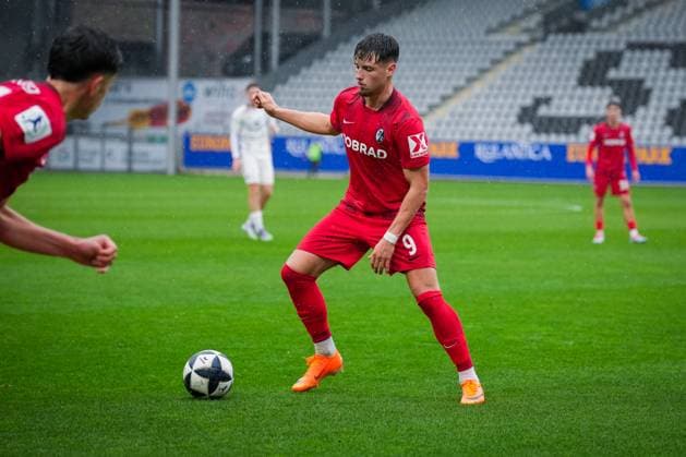 Deutschland, Fußball, Regionalliga Südwest, Saison 2025 2026, 17. Spieltag SC Freiburg II vs. 1 FSV Mainz 05 II Dreisamstadion (Freiburg): Leon Catak (SC Freiburg II, 09) Freiburg Dreisamstadion Baden-Württemberg Deutschland Copyright: xFINLEYxMÖRCHx
