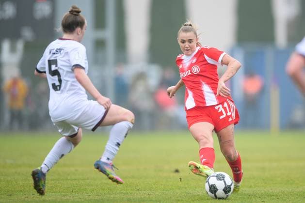 Fußball, DFB Pokal Frauen, 20251116, FC Ingolstadt 04 - FC Bayern München. Im Bild v.l. Lea WOLSKI (Ingolstadt, 5), Georgia STANWAY (Bayern, 31). Ingolstadt ESV Stadion Bayern Deutschland Copyright: Passion2Press MarkusxFischerx