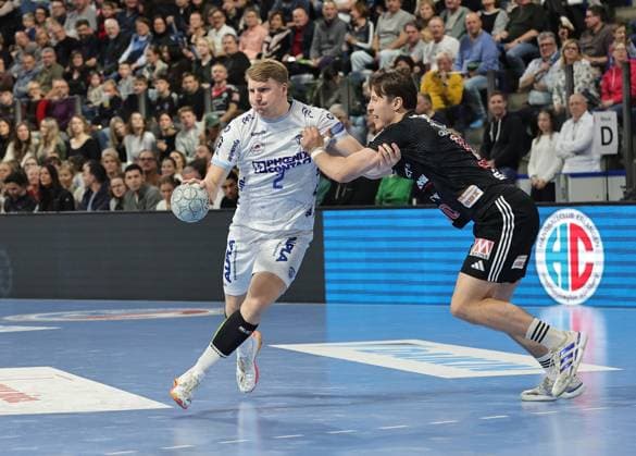 16.11.2025 - Handball - 1. Bundesliga DAIKIN HBL - Saison 2025 2026 - 12. Spieltag: HC Erlangen Metropolregion Nürnberg HCE - TBV Lemgo Lippe - DaMa - xdaxmax - Lukas Hutecek (2, TBV Lemgo ) Florian Scheerer (10, HC Erlangen HCE )