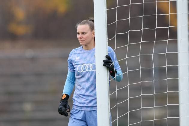 Anna-Lena Daum (FC Ingolstadt 04, 22), GER, FC Ingolstadt 04 vs. FC Bayern Muenchen, Fussball, DFB-Pokal Frauen, Achtelfinale, Saison 2025 2026, 16.11.2025, DFB REGULATIONS PROHIBIT ANY USE OF PHOTOGRAPHS AS IMAGE SEQUENCES AND OR QUASI-VIDEO, GER, FC Ingolstadt 04 vs. FC Bayern Muenchen, Fussball, DFB-Pokal Frauen, Achtelfinale, Saison 2025 2026, 16.11.2025 Ingolstadt Copyright: xEibner-Pressefoto JennixMaulx EP_JML
