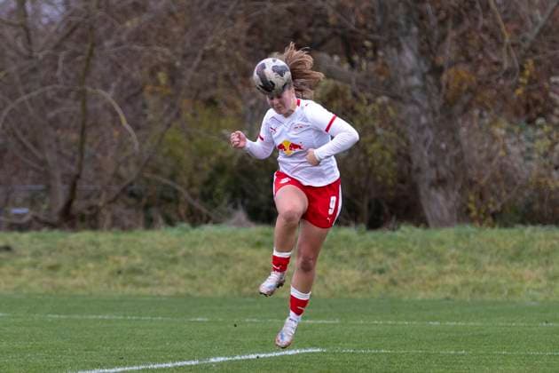 Regionalliga Nordost Frauen: RB Leipzig II vs. 1. FFV Erfurt; Leipzig; 16.11.2025 Alexandra Scheffler ( 9; RasenBallsport Leipzig II) Regionalliga Nordost Frauen: RB Leipzig II vs. 1. FFV Erfurt; Sportanlage Gontardweg GF 1; 16.11.2025 Copyright: xBEAUTIFULxSPORTS Duehringx