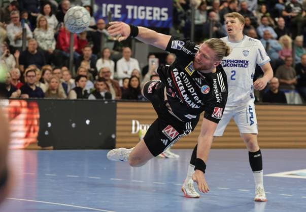 16.11.2025 - Handball - 1. Bundesliga DAIKIN HBL - Saison 2025 2026 - 12. Spieltag: HC Erlangen Metropolregion Nürnberg HCE - TBV Lemgo Lippe - DaMa - xdaxmax - Maciej Gebala (77, HC Erlangen HCE )