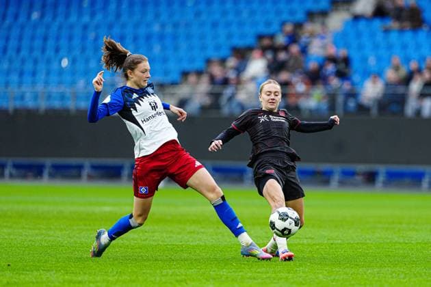 Lotta Wrede (Hamburger SV, 32), Sofie Zdebel (Bayer 04 Leverkusen, 16) GER, Hamburger SV vs. Bayer 04 Leverkusen, Frauen, Fussball, DFB-Pokal, Achtelfinale, Saison 2025 2026, 16.11.2025 GER, Hamburger SV vs. Bayer 04 Leverkusen, Frauen, Fussball, DFB-Pokal, Achtelfinale, Saison 2025 2026, 16.11.2025 Hamburg Copyright: xEibner-Pressefoto MarcelxvonxFehrnx EP_MFN