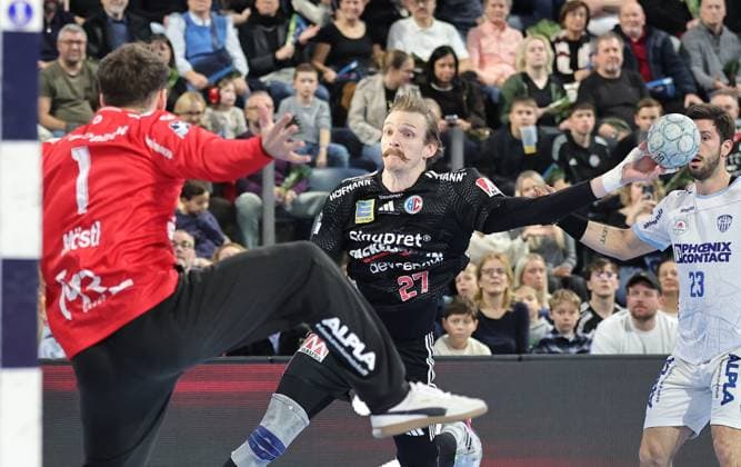 16.11.2025 - Handball - 1. Bundesliga DAIKIN HBL - Saison 2025 2026 - 12. Spieltag: HC Erlangen Metropolregion Nürnberg HCE - TBV Lemgo Lippe - DaMa - xdaxmax - Constantin Möstl Moestl (1, TBV Lemgo ) Antonio Metzner (27, HC Erlangen HCE )