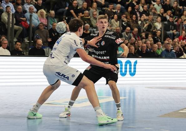 16.11.2025 - Handball - 1. Bundesliga DAIKIN HBL - Saison 2025 2026 - 12. Spieltag: HC Erlangen Metropolregion Nürnberg HCE - TBV Lemgo Lippe - DaMa - xdaxmax - Joel Willecke (24, TBV Lemgo ) Sander Andreassen Overjordet ( 8, HC Erlangen HCE )