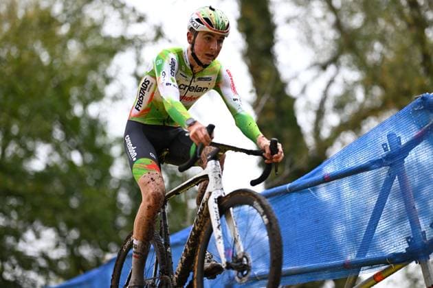 Belgian Emiel Verstrynge pictured in action during the men elite race of the Flandriencross cyclocross cycling event, stage 3 8 in the X20 Badkamers Trofee competition, Sunday 16 November 2025 in Hamme. DAVIDxPINTENS  x141977820x