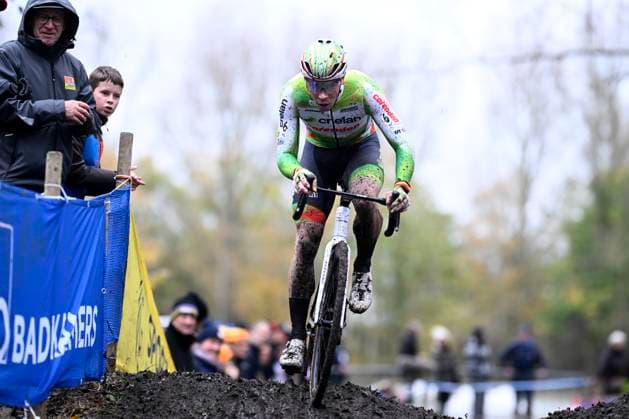 X2O Badkamers Trofee 2025-2026 Hamme HAMME, BELGIUM - NOVEMBER 16 : Sweeck Laurens of Crelan - Corendon during the 3rd leg of the Flandriencross X2O Badkamers Trofee 2025-2026 a cyclocross race for Men Elite on November 16, 2025 in Hamme, Belgium, 16 11 2025 ( Hamme Belgium  Copyright: xPeterxDexVoechtx