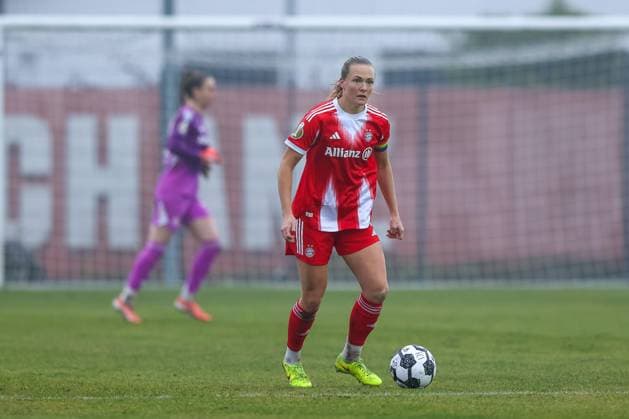 Magdalena Eriksson (FC Bayern Muenchen, 05), GER, FC Ingolstadt 04 vs. FC Bayern Muenchen, Fussball, DFB-Pokal Frauen, Achtelfinale, Saison 2025 2026, 16.11.2025, DFB REGULATIONS PROHIBIT ANY USE OF PHOTOGRAPHS AS IMAGE SEQUENCES AND OR QUASI-VIDEO, GER, FC Ingolstadt 04 vs. FC Bayern Muenchen, Fussball, DFB-Pokal Frauen, Achtelfinale, Saison 2025 2026, 16.11.2025 Ingolstadt Copyright: xEibner-Pressefoto JennixMaulx EP_JML
