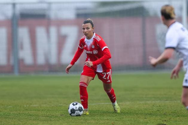 Arianna Caruso (FC Bayern Muenchen, 27), GER, FC Ingolstadt 04 vs. FC Bayern Muenchen, Fussball, DFB-Pokal Frauen, Achtelfinale, Saison 2025 2026, 16.11.2025, DFB REGULATIONS PROHIBIT ANY USE OF PHOTOGRAPHS AS IMAGE SEQUENCES AND OR QUASI-VIDEO, GER, FC Ingolstadt 04 vs. FC Bayern Muenchen, Fussball, DFB-Pokal Frauen, Achtelfinale, Saison 2025 2026, 16.11.2025 Ingolstadt Copyright: xEibner-Pressefoto JennixMaulx EP_JML