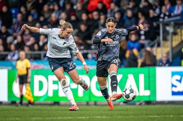 DFB-Pokal Frauen: TSG Hoffenheim - Eintracht Frankfurt; 16.11.2025 Ilayda Ac?kgöz (20; Eintracht Frankfurt) und Laura Gloning (20; TSG Hoffenheim Frauen) kämpfen um den Ball im DFB-Pokal Frauen-Spiel DFB-Pokal der Frauen: TSG Hoffenheim gegen Eintracht Frankfurt, im Dietmar-Hopp Stadion in Hoffenheim. Copyright: xBEAUTIFULxSPORTS Gelhardtx