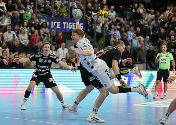 16.11.2025 - Handball - 1. Bundesliga DAIKIN HBL - Saison 2025 2026 - 12. Spieltag: HC Erlangen Metropolregion Nürnberg HCE - TBV Lemgo Lippe - DaMa - xdaxmax - Lukas Hutecek (2, TBV Lemgo )