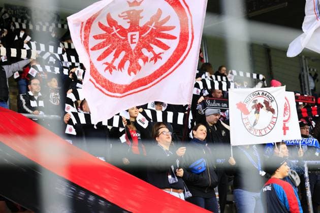 RECORD DATE NOT STATED Fans von Eintracht Frankfurt und TSG Hoffenheim Frauen zeigen mit Fahnen und Schals ihre Unterstützung im Stadion DFB-Pokal der Frauen: TSG Hoffenheim gegen Eintracht Frankfurt, im Dietmar-Hopp Stadion in Hoffenheim. Fans zeigen Unterstützung