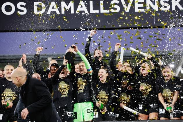 GOTHENBURG, SWEDEN 20251116 Häcken celebrates being Swedish champions after Sunday s women s Swedish football match between BK Häcken FF and Pitea IF DFF at Bravida Arena. GÖTEBORG SWEDEN x9200x