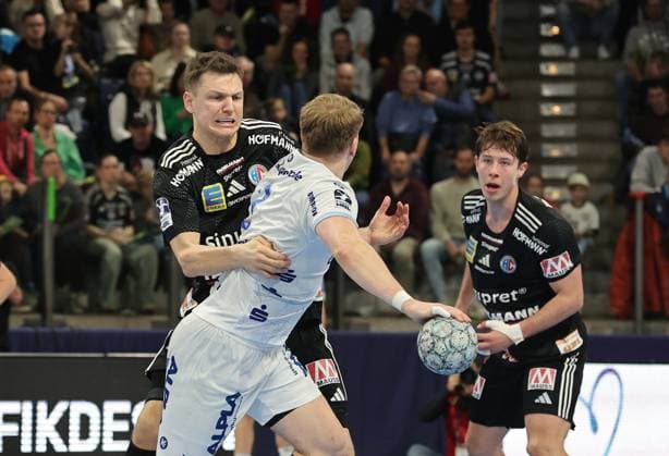 16.11.2025 - Handball - 1. Bundesliga DAIKIN HBL - Saison 2025 2026 - 12. Spieltag: HC Erlangen Metropolregion Nürnberg HCE - TBV Lemgo Lippe - DaMa - xdaxmax - Christoph Steinert ( 44, HC Erlangen HCE ) Lukas Hutecek (2, TBV Lemgo )