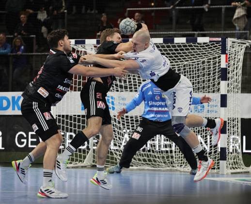 16.11.2025 - Handball - 1. Bundesliga DAIKIN HBL - Saison 2025 2026 - 12. Spieltag: HC Erlangen Metropolregion Nürnberg HCE - TBV Lemgo Lippe - DaMa - xdaxmax - Tobias Buck (39, HC Erlangen HCE ) Christopher Bissel (21, HC Erlangen HCE ) Jan Mudrow (7, TBV Lemgo )