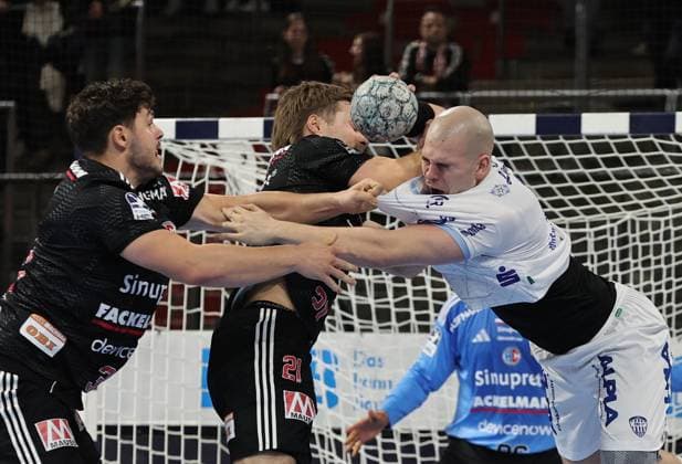 16.11.2025 - Handball - 1. Bundesliga DAIKIN HBL - Saison 2025 2026 - 12. Spieltag: HC Erlangen Metropolregion Nürnberg HCE - TBV Lemgo Lippe - DaMa - xdaxmax - Tobias Buck (39, HC Erlangen HCE ) Christopher Bissel (21, HC Erlangen HCE ) Jan Mudrow (7, TBV Lemgo )