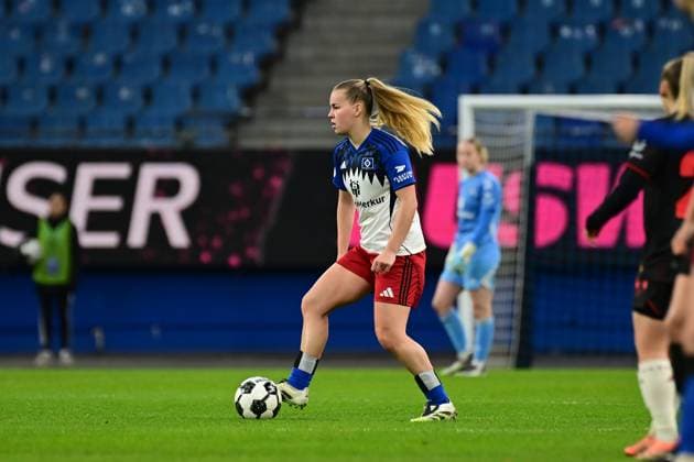 Fußball I Frauen I Saison 2025-2026 I DFB-Pokal I Achtelfinale I Hamburger SV - Bayer 04 Leverkusen I 16.11.2025 Svea Stoldt (8, Hamburger SV) Hamburg Volksparkstadion Hamburg Deutschland Copyright: xLobeca FelixxSchlikisx