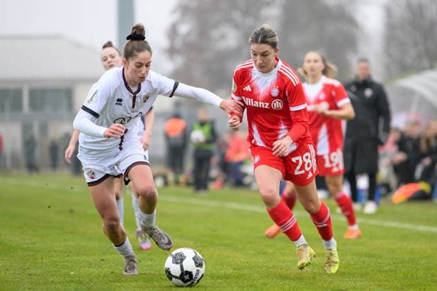 Fußball, DFB Pokal Frauen, 20251116, FC Ingolstadt 04 - FC Bayern München. Im Bild v.l. Emma KUSCH (Ingolstadt, 9), Barbara DUNST (Bayern, 28). Ingolstadt ESV Stadion Bayern Deutschland Copyright: Passion2Press MarkusxFischerx