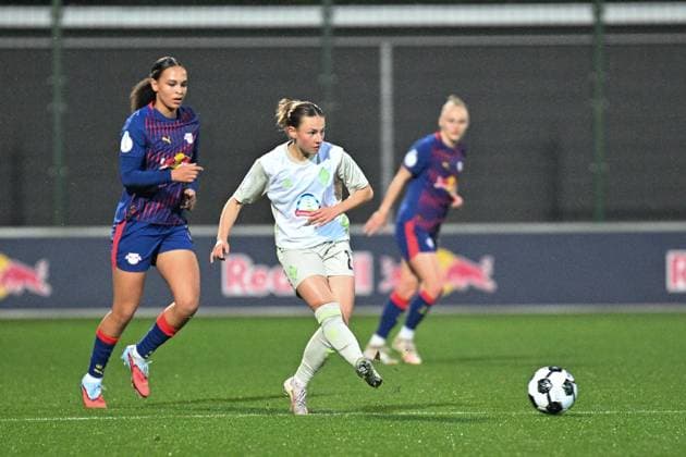 Fußball I Frauen I Saison 2025-2026 I DFB-Pokal I RB Leipzig - SV Werder Bremen I 16.11.2025 Chiara Anna D Angelo (2, SV Werder Bremen) spielt den Ball Leipzig RB Trainingszentrum, Cottaweg 7 Sachsen Deutschland Copyright: xLobeca InesxHähnelx