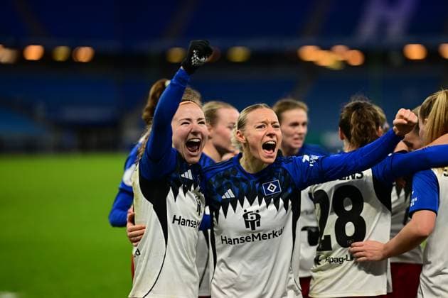 Fußball I Frauen I Saison 2025-2026 I DFB-Pokal I Achtelfinale I Hamburger SV - Bayer 04 Leverkusen I 16.11.2025 Jubel, Begeisterung, Enthusiasmus, Euphorie, Freude, Glücksgefühl, Heiterkeit bei: Melanie Brunnthaler (11, Hamburger SV) und Sophie Hillebrand (22, Hamburger SV) Hamburg Volksparkstadion Hamburg Deutschland Copyright: xLobeca FelixxSchlikisx