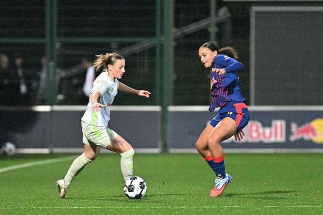 Fußball I Frauen I Saison 2025-2026 I DFB-Pokal I RB Leipzig - SV Werder Bremen I 16.11.2025 Zweikampf Chiara Anna D Angelo (2, SV Werder Bremen) gegen Lisa Baum (11, Rasenballsport Leipzig) Leipzig RB Trainingszentrum, Cottaweg 7 Sachsen Deutschland Copyright: xLobeca InesxHähnelx