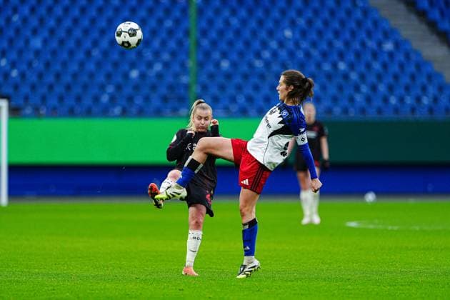 Vanessa Fudalla (Bayer 04 Leverkusen, 21), Pauline Machtens (Hamburger SV, 28) GER, Hamburger SV vs. Bayer 04 Leverkusen, Frauen, Fussball, DFB-Pokal, Achtelfinale, Saison 2025 2026, 16.11.2025 GER, Hamburger SV vs. Bayer 04 Leverkusen, Frauen, Fussball, DFB-Pokal, Achtelfinale, Saison 2025 2026, 16.11.2025 Hamburg Copyright: xEibner-Pressefoto MarcelxvonxFehrnx EP_MFN