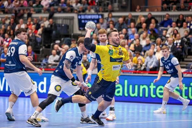16.11.2025, Handball, HBL, Bergischer HC - Rhein-Neckar Löwen, Mitsubishi Electric HALLE Düsseldorf: Jannik Kohlbacher (Rhein-Neckar Löwen 80) wirft den Ball auf das Tor Nordrhein-Westfalen Deutschland