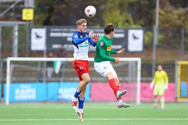 25 Jeremy Gandert (Hamburger SV U21, U 21 , 9 Luc Fender (HSC Hannover) Fußball I Herren I Regionalliga Nord I Saison 2025-2026 I 19. Spieltag I Hamburger SV U21 - HSC Hannover I 16.11.2025 I Stadion Hoheluft