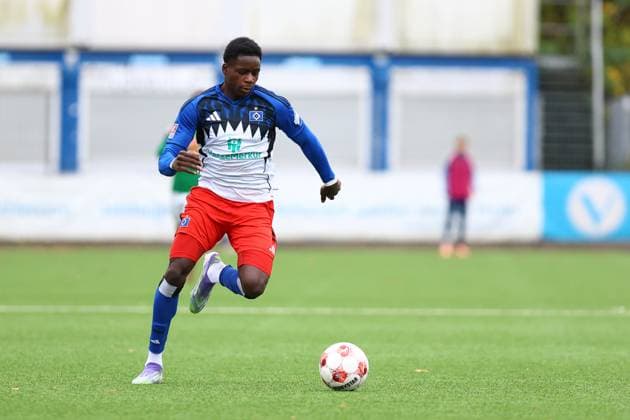 19 Raif Adam (Hamburger SV U21, U 21 Fußball I Herren I Regionalliga Nord I Saison 2025-2026 I 19. Spieltag I Hamburger SV U21 - HSC Hannover I 16.11.2025 I Stadion Hoheluft