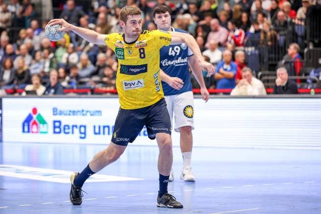16.11.2025, Handball, HBL, Bergischer HC - Rhein-Neckar Löwen, Mitsubishi Electric HALLE Düsseldorf: Tim Nothdurft (Rhein-Neckar Löwen 08) wirft auf das Tor Nordrhein-Westfalen Deutschland