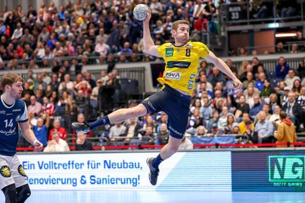 16.11.2025, Handball, HBL, Bergischer HC - Rhein-Neckar Löwen, Mitsubishi Electric HALLE Düsseldorf: Tim Nothdurft (Rhein-Neckar Löwen 08) wirft auf das Tor Nordrhein-Westfalen Deutschland