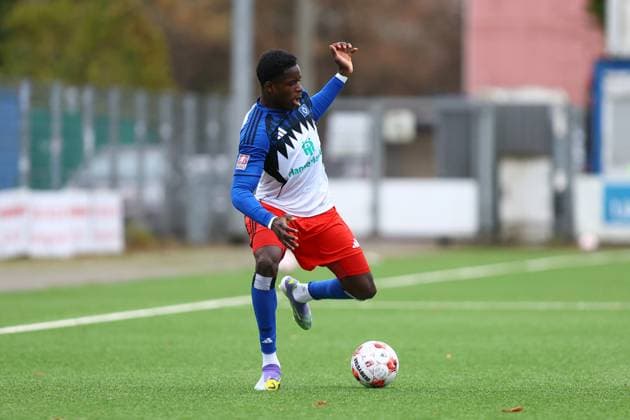 19 Raif Adam (Hamburger SV U21, U 21 Fußball I Herren I Regionalliga Nord I Saison 2025-2026 I 19. Spieltag I Hamburger SV U21 - HSC Hannover I 16.11.2025 I Stadion Hoheluft